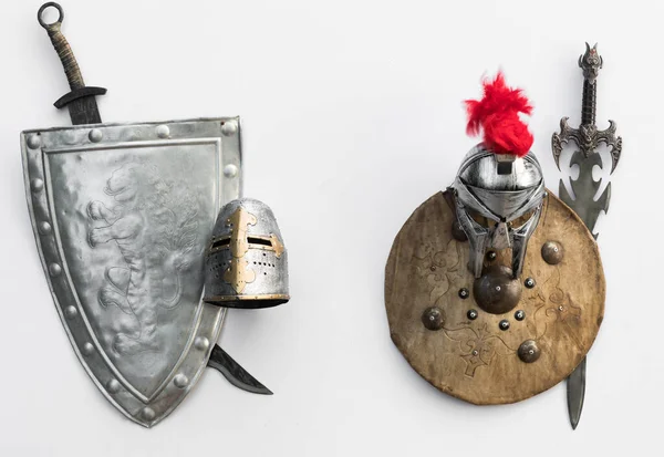 Oud Middeleeuws Militair Wapen Witte Achtergrond Schild Zwaard Spartaans — Stockfoto