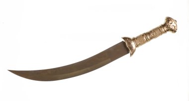 Beyaz arkaplanda izole edilmiş altın kılıç