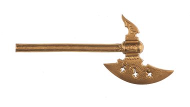Beyaz arkaplanda izole edilmiş altın kılıç