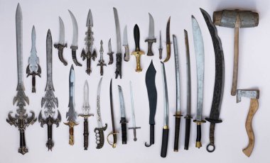 Ortaçağ kılıç, bıçak ve hançer koleksiyonu