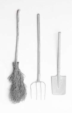 Beyaz arkaplanda klasik tarım araçları