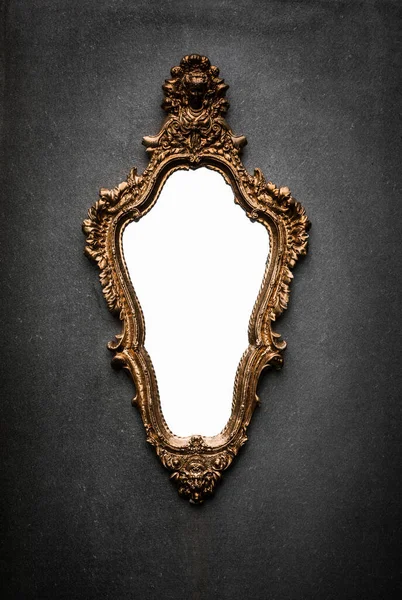 Барокко Викторианское Зеркало Серой Стене — стоковое фото