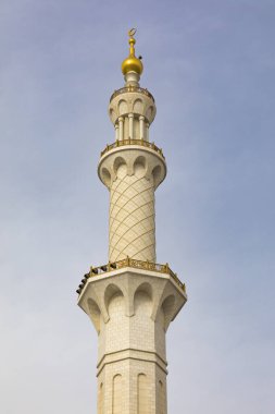 Abu Dabi 'deki Şeyh Zayed Büyük Camii' nin avlusu.