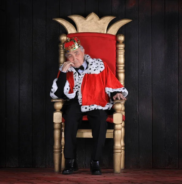 玉座の中世の王 — ストック写真