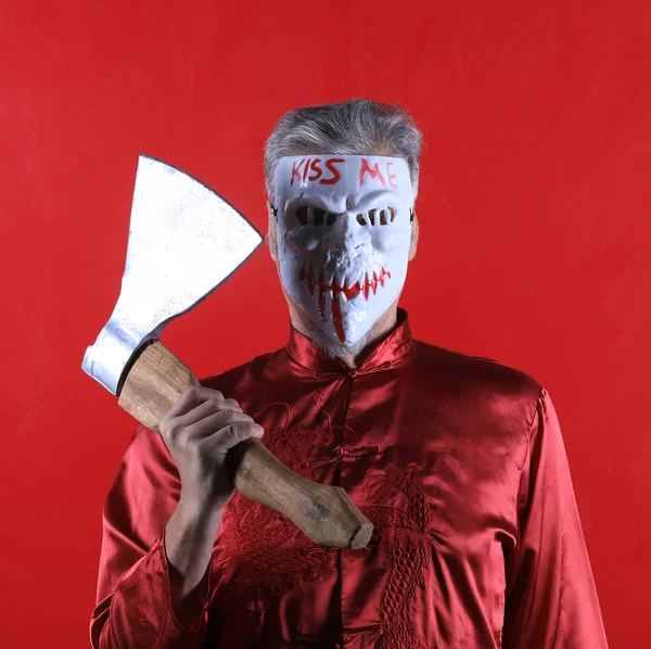 Retrato Hombre Con Una Máscara Roja Del Diablo —  Fotos de Stock