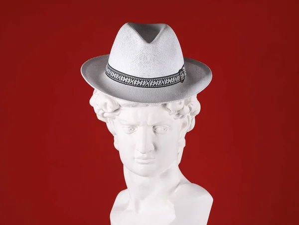 Καπέλο Λευκό Γύψο Κεφάλι Γλυπτική — Φωτογραφία Αρχείου