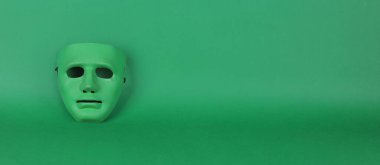 Yeşil arka planda soyut yeşil maske