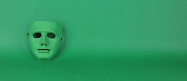 Abstrato Máscara Verde Teatral Fundo Verde — Fotografia de Stock