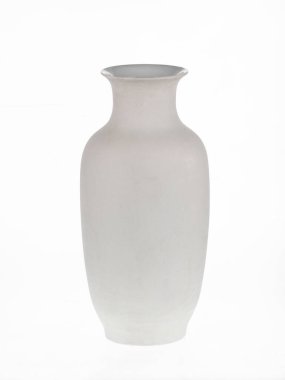 Beyaz arkaplanda izole edilmiş boş seramik vazo