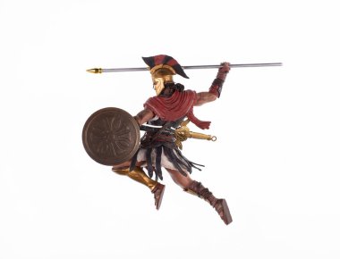 Beyaz arkaplandaki mızraklı gladyatör