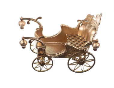 Altın peri arabası beyaz arka planda izole edilmiş