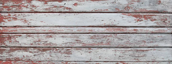 Drewniane Ogrodzenie Starą Czerwono Białą Farbą — Zdjęcie stockowe