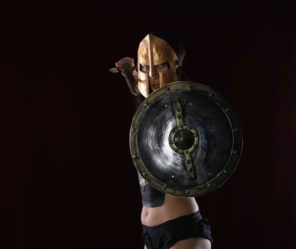 Kasklı Kılıçlı Seksi Kız — Stok fotoğraf