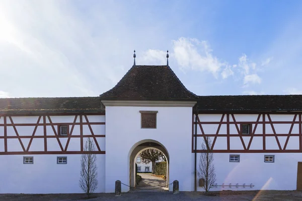 Leutkirch Germany 2022 Castelo Zeil Dia Ensolarado Com Portão Azul — Fotografia de Stock