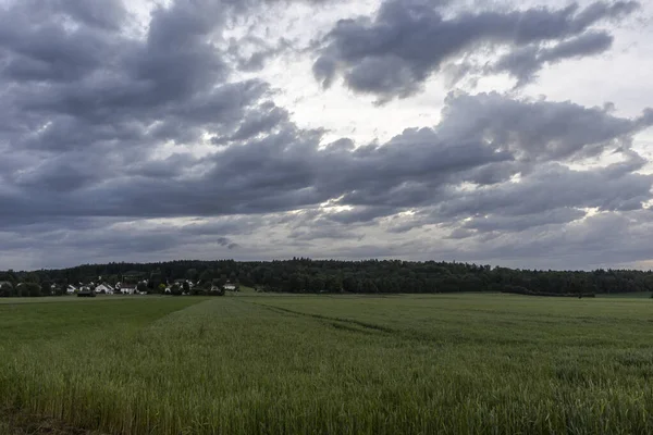 Дощ Грозові Хмари Затьмарюють Небо Над Сільською Смугою Поблизу Бергейма — стокове фото