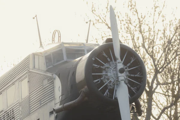 Cockpit Middenmotor Van Een Driemotorig Oud Junkers Ju52 Transport Verkeersvliegtuig — Stockfoto