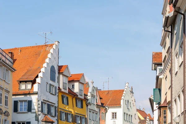 Häuser Und Straßen Mit Historischen Wohnfassaden Der Bayerischen Hafenstadt Lindau — Stockfoto