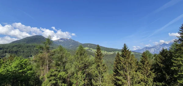 Alpi Ammergau Con Cielo Azzurro Nuvolette — Foto Stock