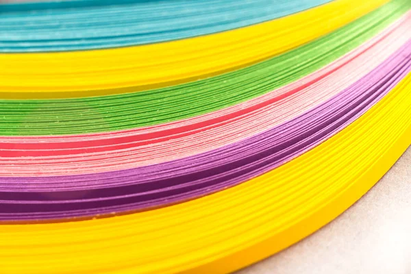 Colori arcobaleno multicolore. Sfondo astratto di strisce di colore brillante — Foto Stock