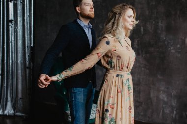 Aşık güzel bir çift.