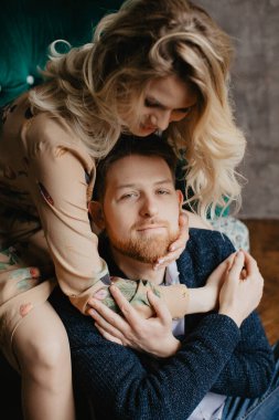 Aşık güzel bir çift.