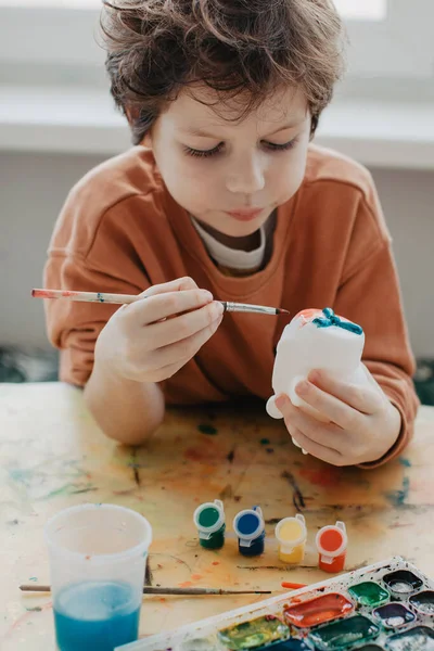 Хлопчик Малює Ручками Фетру Високоякісна Фотографія Ліцензійні Стокові Фото