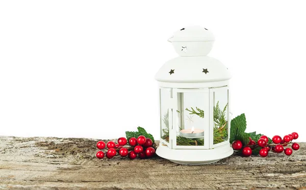 Bílá Lucerna Svíčkou Uvnitř Vánoční Ozdobou Dřevěné Desce Bílé Pozadí — Stock fotografie