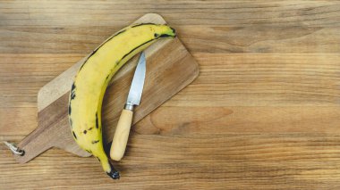 Olgun erkek muz. Boşluğu kopyala.