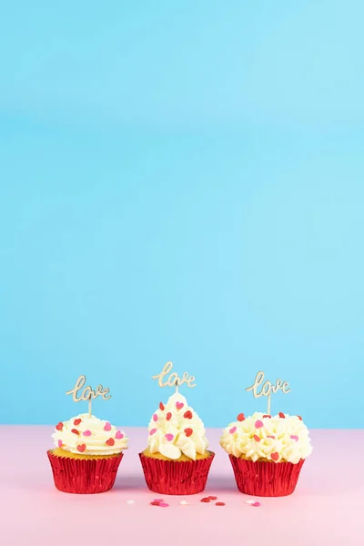 Cupcake Word Love Wooden Letters Pink Blue Background Copy Space — Stock fotografie
