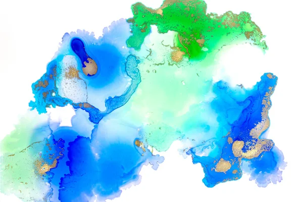 Alkol mürekkep dokusu mavi ve yeşil tonlarda, altın sarısı beyaz arka planda. Boşluğu kopyala.