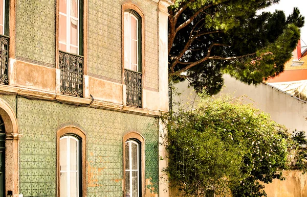 Antiga Fachada Típica Colorida Brilhante Lisboa — Fotografia de Stock
