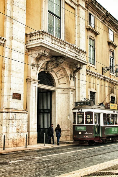 Lisboa Portugal Junio 2018 Coloridos Tranvías Por Las Calles Históricas —  Fotos de Stock