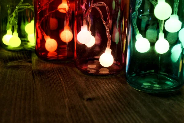 Luces Guirnalda Junto Botellas Colores Fondo Abstracto —  Fotos de Stock