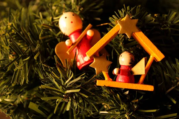 Wooden Christmas Figurines Hanging Christmas Pine Tree — Stock Photo, Image