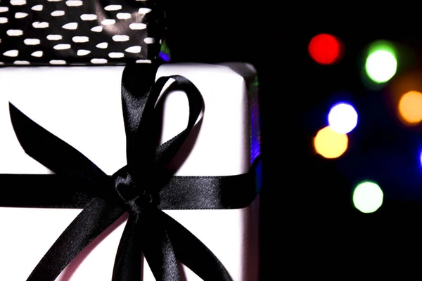 Gifts Wrapped White Paper Black Bows Next Black Background Colorful — Stock Photo, Image