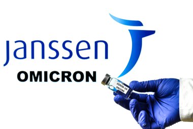 Madrid, İspanya... 29 Kasım 2021, el ele tutuşma şişesi. Janssen logosu ve Omicron covid değişkeni arka planda yazıldı