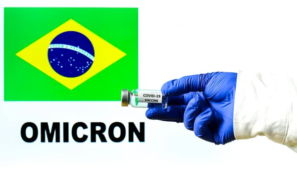 Vial Mano Con Vacuna Covid Bandera Brasil Variante Omicron Covid — Foto de Stock