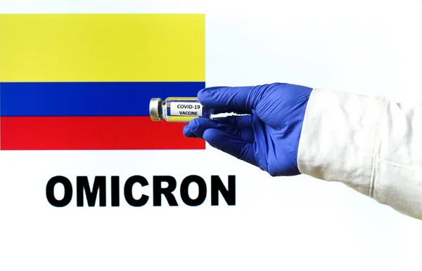 Vial Mano Con Vacuna Covid Bandera Colombiana Variante Omicron Covid — Foto de Stock