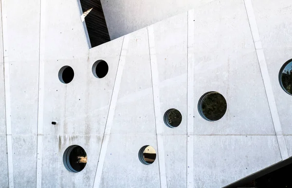 Fenêtres Rondes Géométriques Sur Façade Pierre Blanche Espagne — Photo