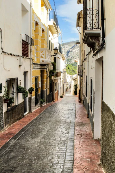 Smalle Straat Typische Witgekalkte Gevels Van Stad Beniarda Alicante Spanje — Stockfoto
