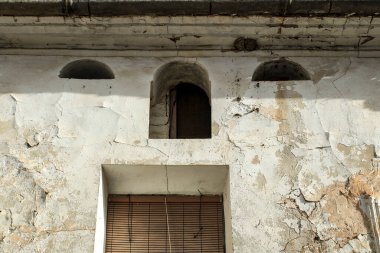 İspanya 'nın Alicante kasabasının tipik taş cepheleri