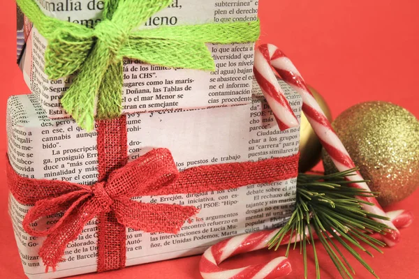 Madrid Spain December 2021 Gifts Wrapped Old Newspaper Pine Branch — Stock Photo, Image