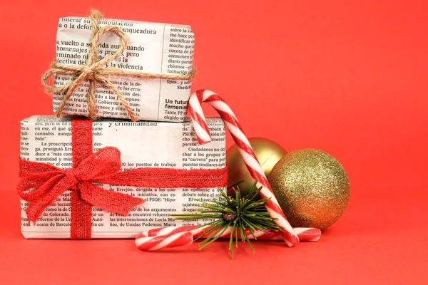 Madrid Spain December 2021 Gifts Wrapped Old Newspaper Pine Branch — Stock Photo, Image