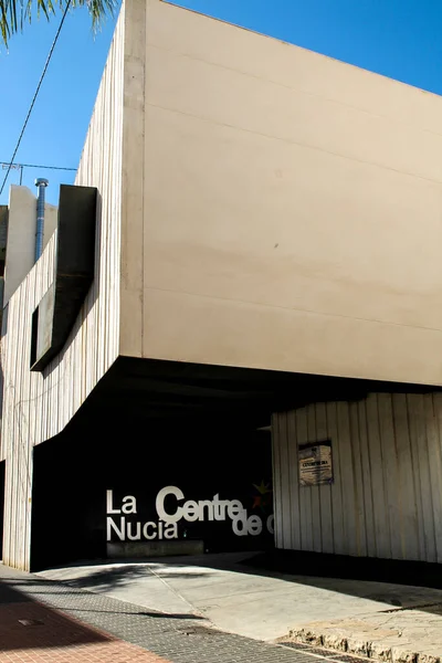 ヌシア アリカンテ スペイン 2021年11月28日 スペイン ヌシアのデイタイム シニア ビルディング センターの近代的な構造 — ストック写真