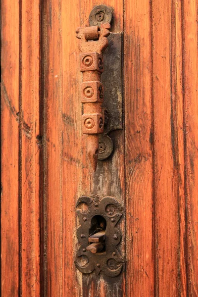 Stare Drewniane Drzwi Vintage Knocker Hiszpanii — Zdjęcie stockowe