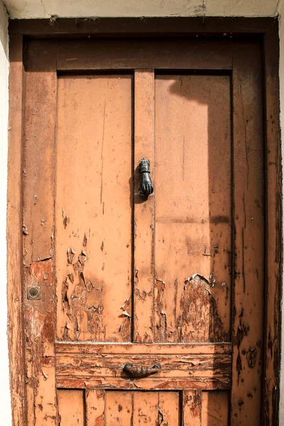Old Wooden Door Vintage Hand Shaped Knocker Spain — Stock Photo, Image