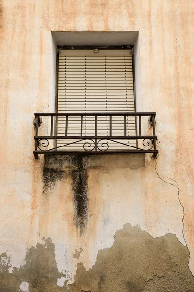 Fenêtre Avec Balustrade Métal Forgé Store Bois Dans Ville Benifato — Photo