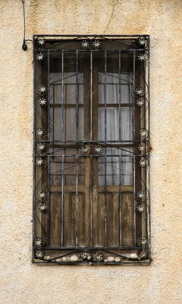 Janela Com Grade Metálica Forjada Com Detalhes Florais Cidade Benifato — Fotografia de Stock