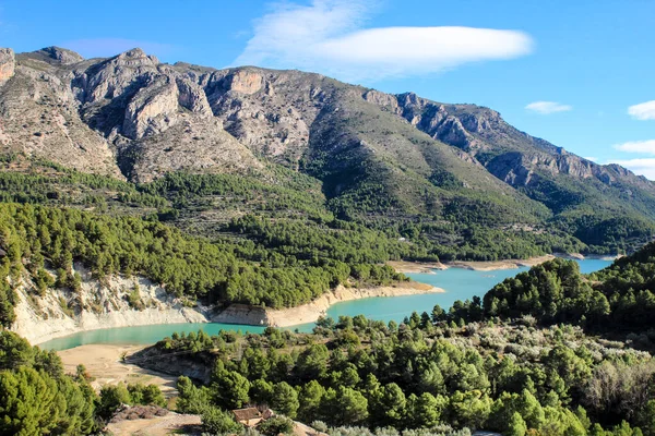 Βάλτος Του Guadalest Χωριό Περιβάλλεται Από Βλάστηση Και Βουνά Μια — Φωτογραφία Αρχείου