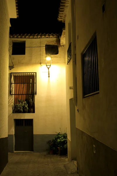 Вузька Вулиця Типові Фасади Вночі Історичного Міста Бенімантелл Аліканте Іспанія — стокове фото